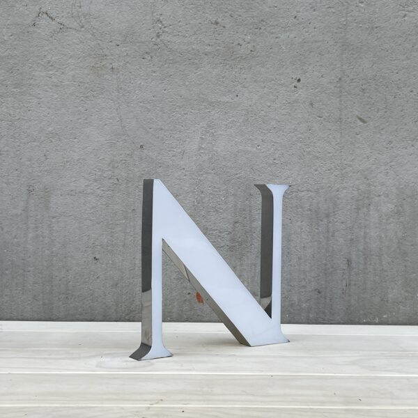 Buchstabe N  – metallisch – Bild 2